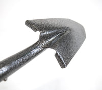 Close-up of the Spear Head Spade SHMini spearhead blade and foot rests